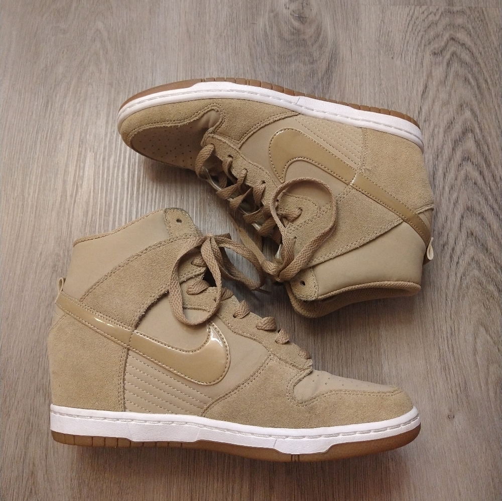Nike Dunk Sky High Essential Desert Camo Wedge Sneakers. Size 9